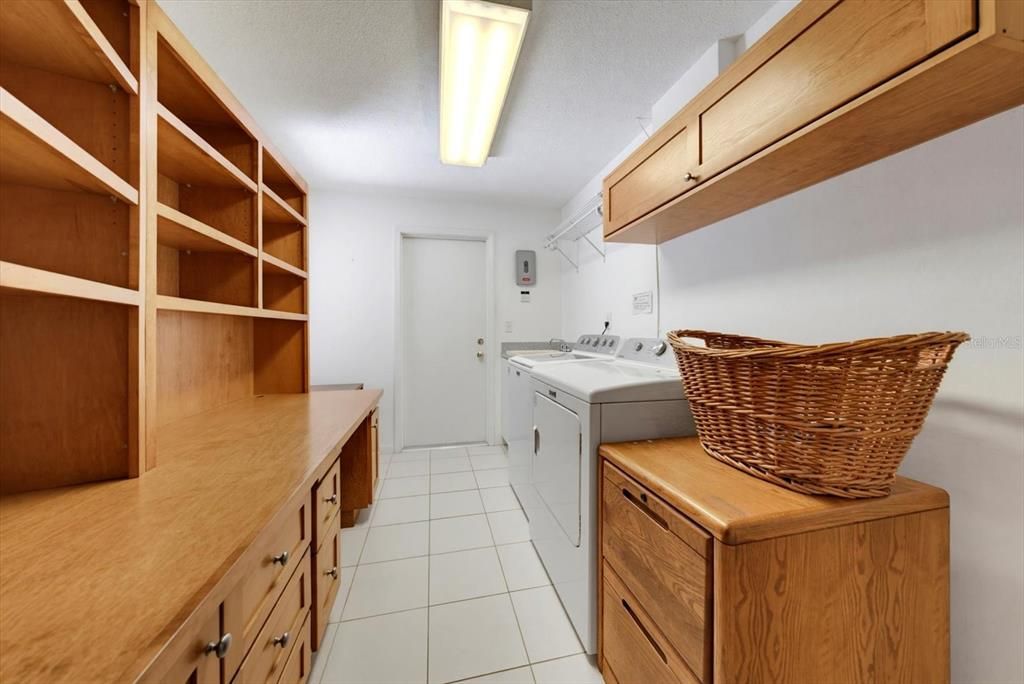 En Venta: $839,000 (4 camas, 3 baños, 2074 Pies cuadrados)