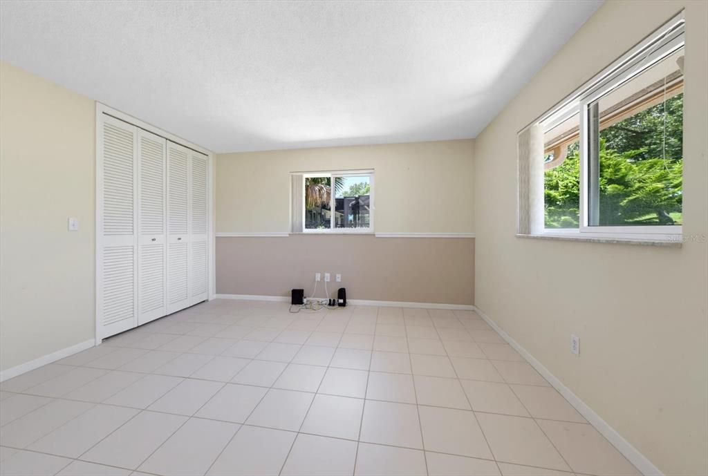 En Venta: $839,000 (4 camas, 3 baños, 2074 Pies cuadrados)