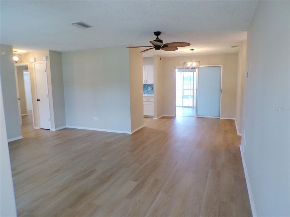 En Venta: $405,000 (3 camas, 2 baños, 1498 Pies cuadrados)