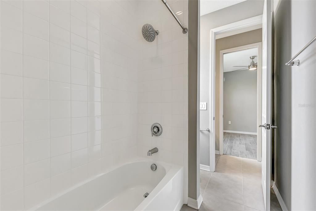 В аренду: $4,200 (4 спален, 3 ванн, 2307 Квадратных фут)
