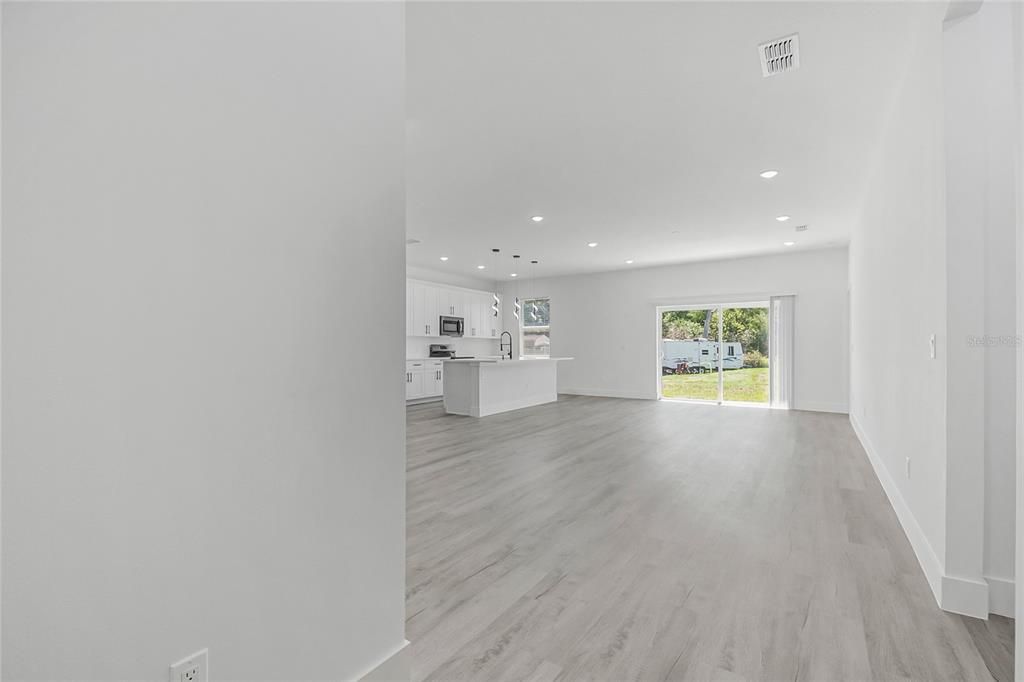 На продажу: $415,000 (4 спален, 2 ванн, 1755 Квадратных фут)