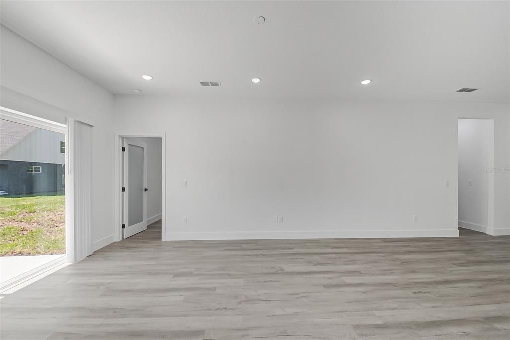 На продажу: $415,000 (4 спален, 2 ванн, 1755 Квадратных фут)