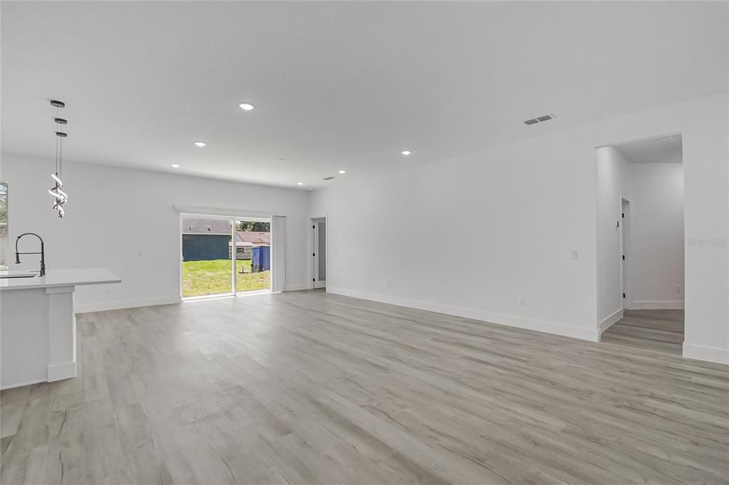 На продажу: $415,000 (4 спален, 2 ванн, 1755 Квадратных фут)