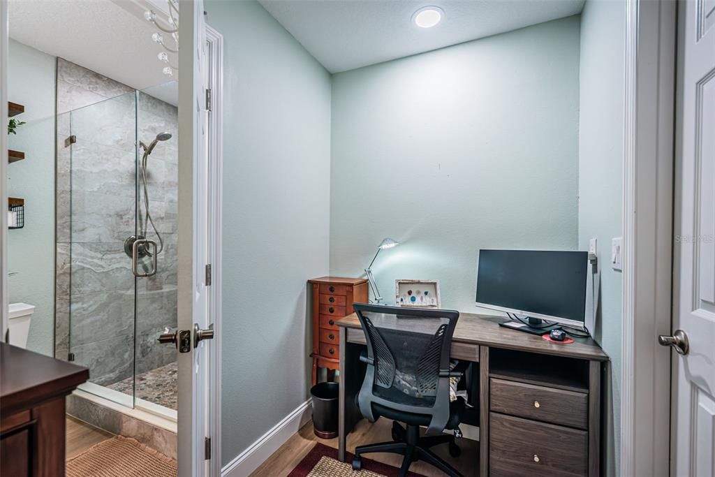 For Sale: $220,000 (1 beds, 1 baths, 814 Square Feet)