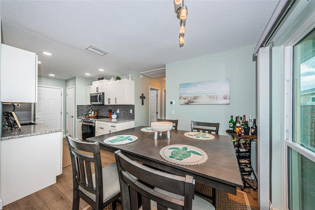 For Sale: $220,000 (1 beds, 1 baths, 814 Square Feet)
