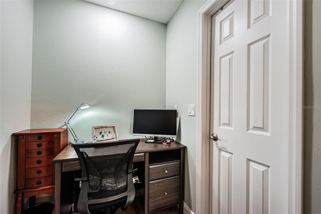 For Sale: $220,000 (1 beds, 1 baths, 814 Square Feet)