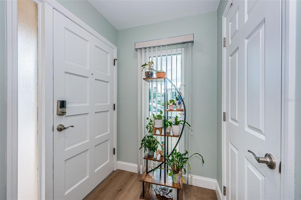 For Sale: $220,000 (1 beds, 1 baths, 814 Square Feet)