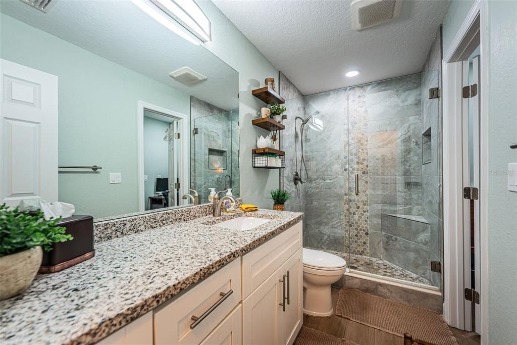 For Sale: $220,000 (1 beds, 1 baths, 814 Square Feet)
