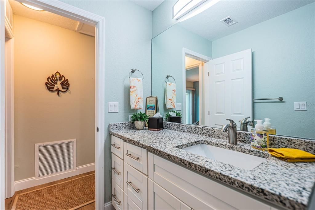 For Sale: $220,000 (1 beds, 1 baths, 814 Square Feet)