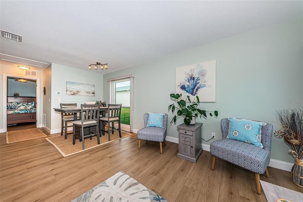 For Sale: $220,000 (1 beds, 1 baths, 814 Square Feet)