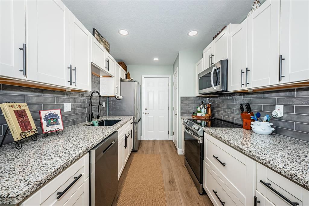 For Sale: $220,000 (1 beds, 1 baths, 814 Square Feet)