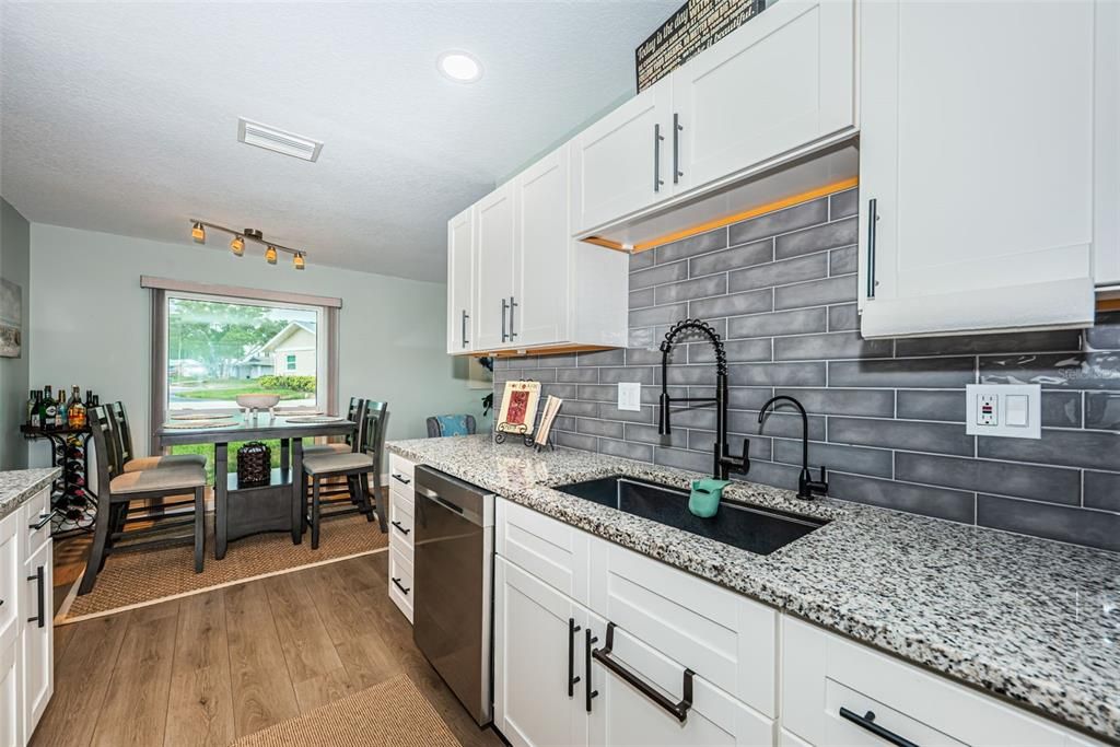 For Sale: $220,000 (1 beds, 1 baths, 814 Square Feet)