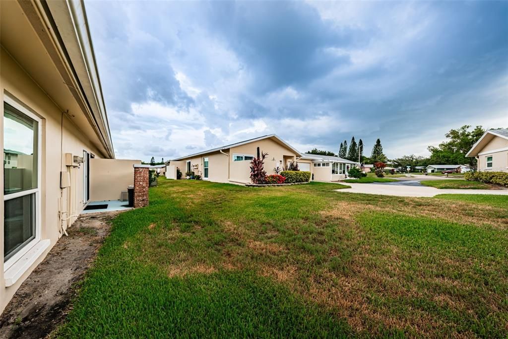 For Sale: $220,000 (1 beds, 1 baths, 814 Square Feet)