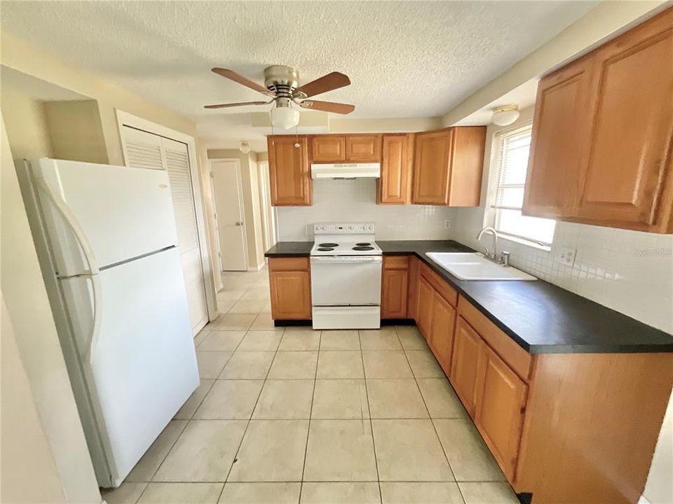В аренду: $1,475 (2 спален, 1 ванн, 816 Квадратных фут)