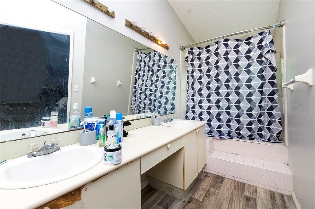 En Venta: $235,000 (3 camas, 2 baños, 1559 Pies cuadrados)