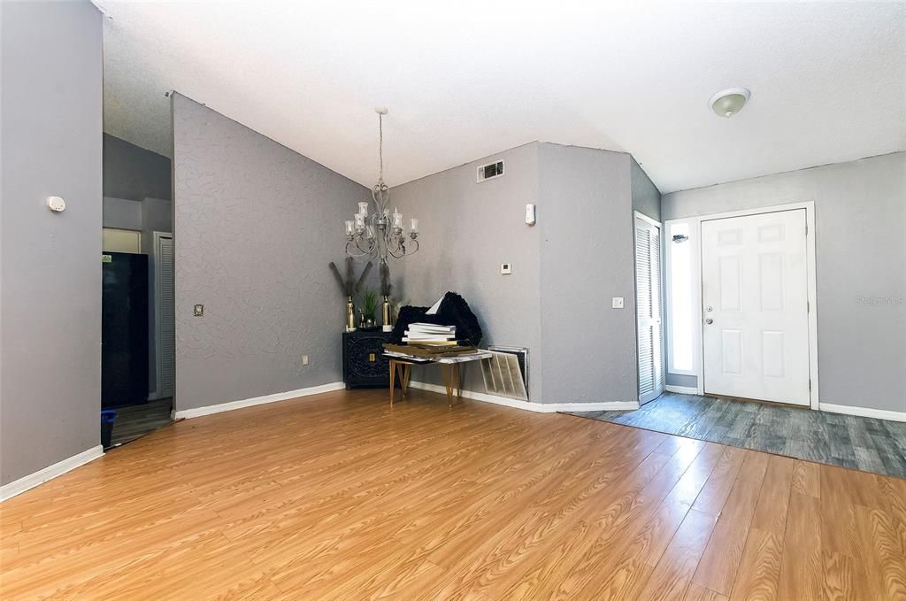 En Venta: $235,000 (3 camas, 2 baños, 1559 Pies cuadrados)