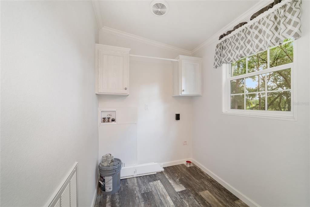 For Sale: $265,000 (4 beds, 2 baths, 1792 Square Feet)