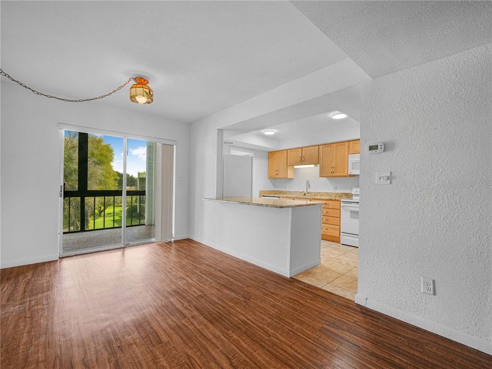 На продажу: $147,500 (2 спален, 2 ванн, 1120 Квадратных фут)