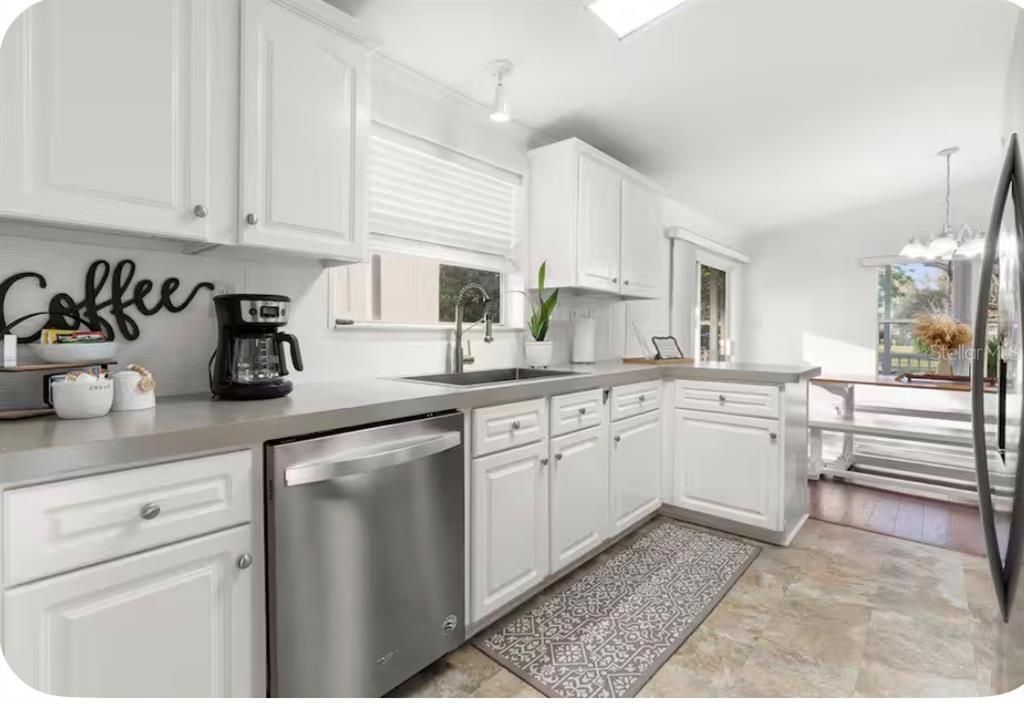 En Venta: $535,000 (3 camas, 2 baños, 1404 Pies cuadrados)