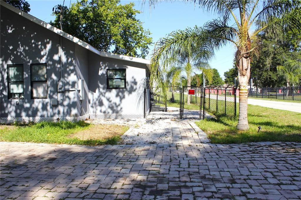 На продажу: $370,000 (4 спален, 2 ванн, 1316 Квадратных фут)