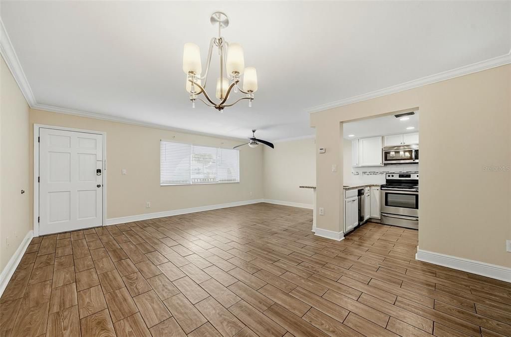 На продажу: $159,000 (2 спален, 1 ванн, 837 Квадратных фут)