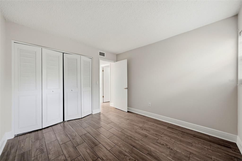 На продажу: $159,000 (2 спален, 1 ванн, 837 Квадратных фут)