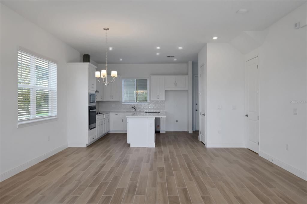 На продажу: $362,990 (3 спален, 2 ванн, 1764 Квадратных фут)