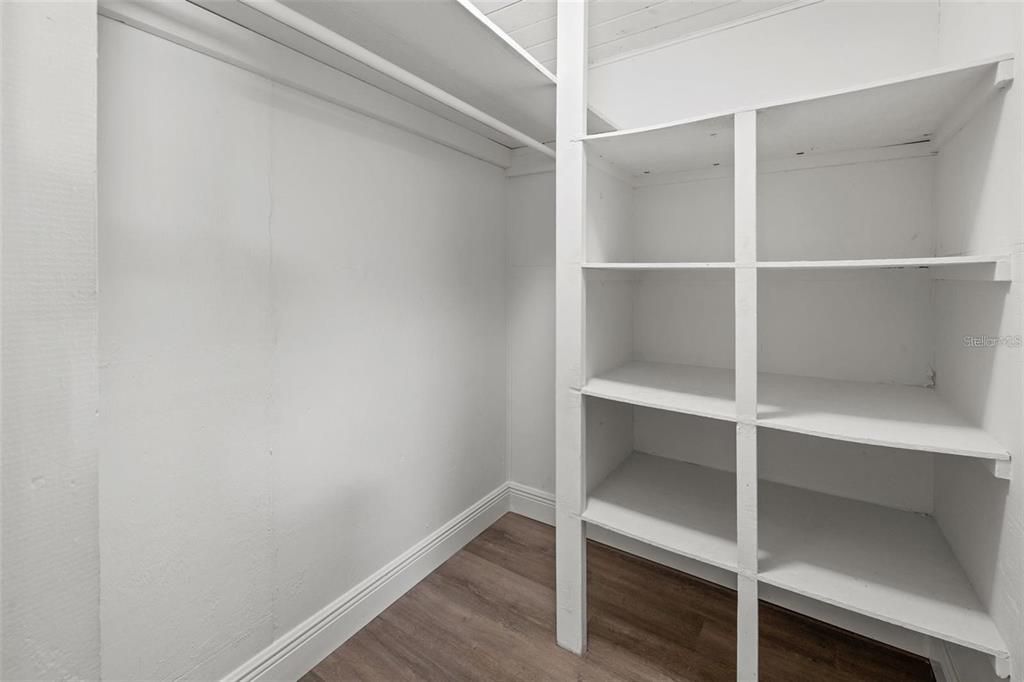 На продажу: $260,000 (2 спален, 1 ванн, 932 Квадратных фут)