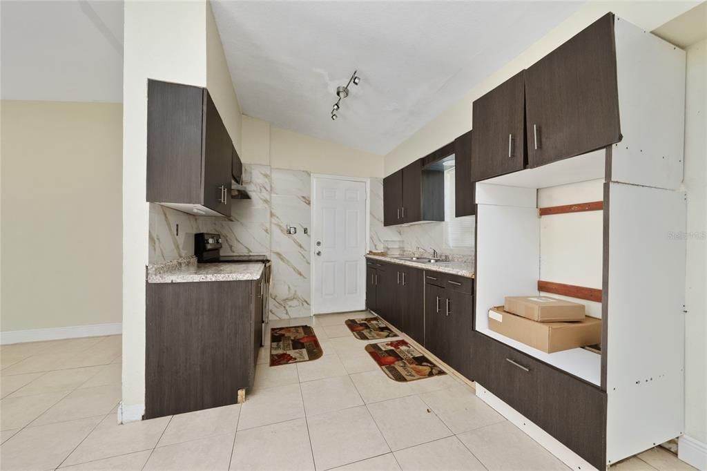 For Sale: $243,000 (3 beds, 1 baths, 1268 Square Feet)