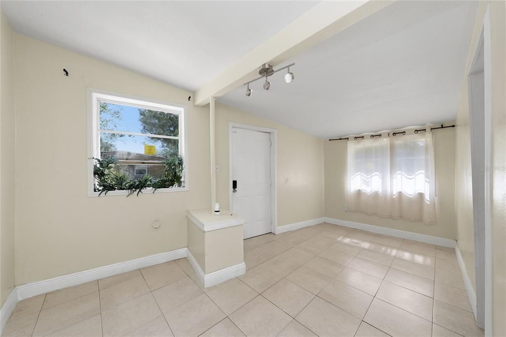 For Sale: $243,000 (3 beds, 1 baths, 1268 Square Feet)