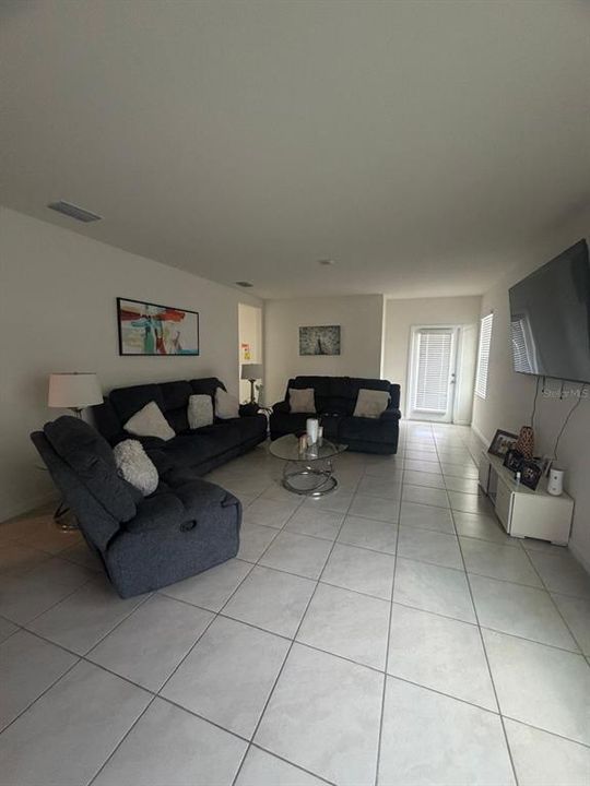 На продажу: $418,000 (4 спален, 2 ванн, 1678 Квадратных фут)