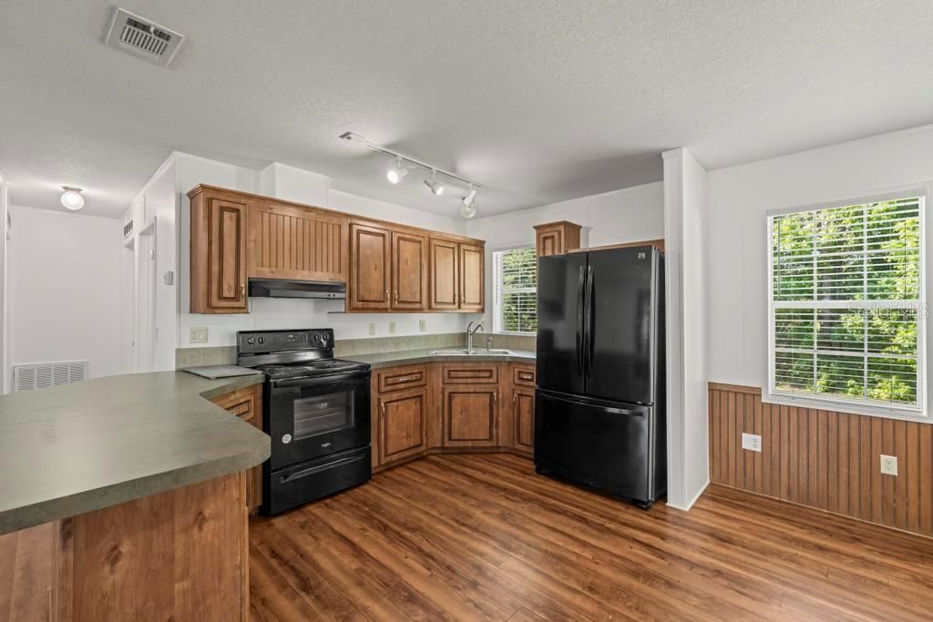 Activo con contrato: $192,000 (3 camas, 2 baños, 1296 Pies cuadrados)