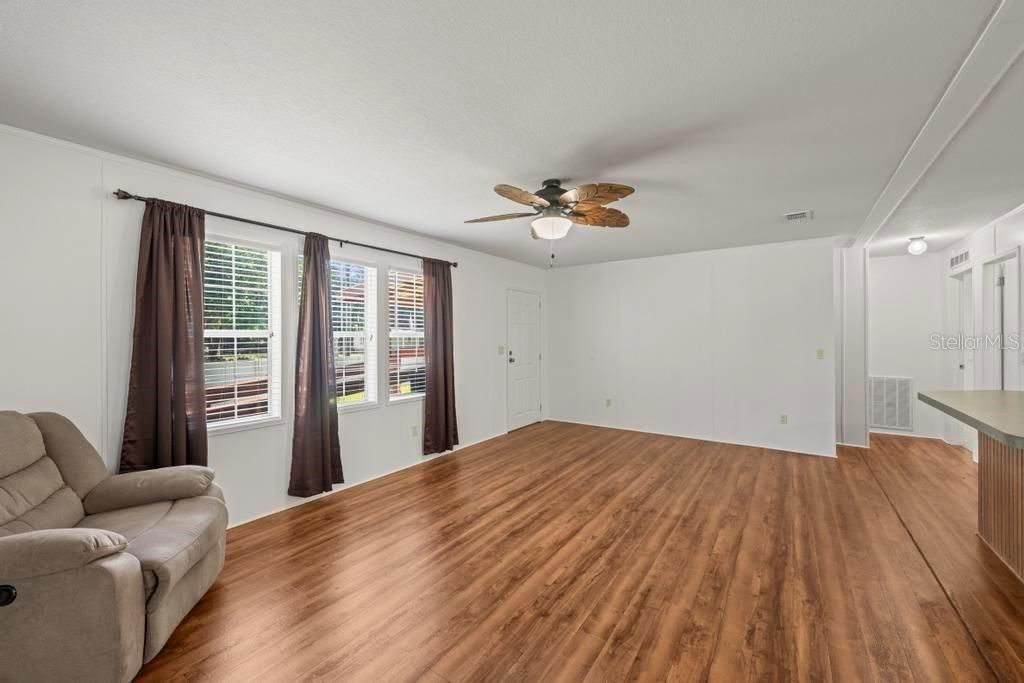 Activo con contrato: $192,000 (3 camas, 2 baños, 1296 Pies cuadrados)