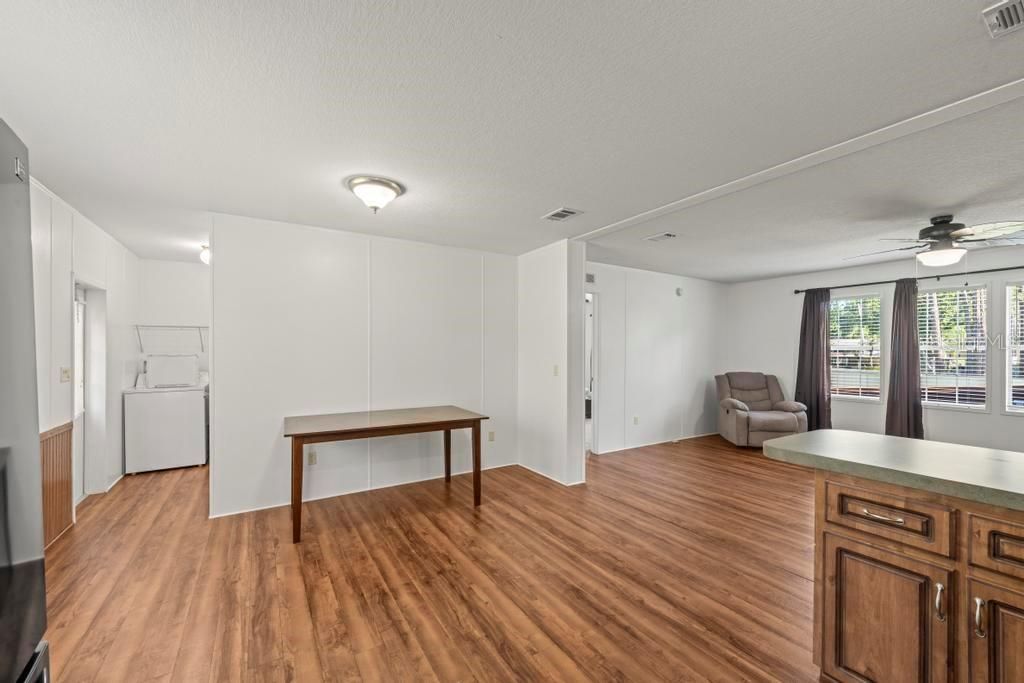 Activo con contrato: $192,000 (3 camas, 2 baños, 1296 Pies cuadrados)