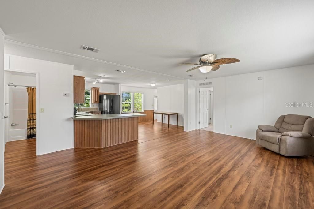 Activo con contrato: $192,000 (3 camas, 2 baños, 1296 Pies cuadrados)