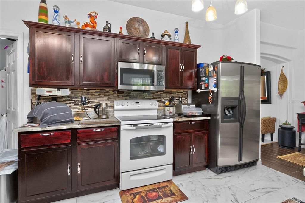 На продажу: $439,900 (3 спален, 2 ванн, 2020 Квадратных фут)