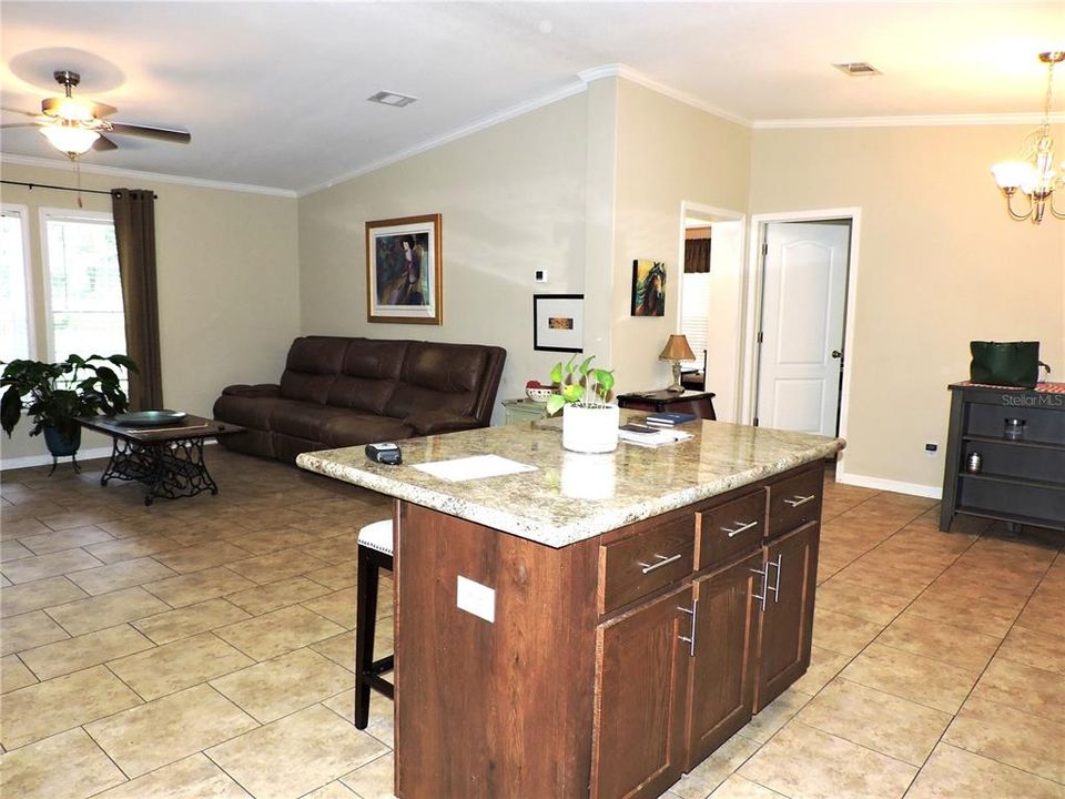 En Venta: $559,900 (2 camas, 2 baños, 1296 Pies cuadrados)