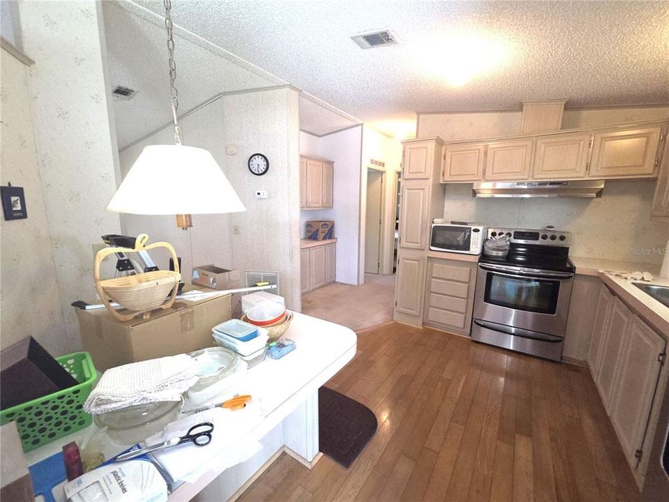 For Sale: $132,900 (2 beds, 2 baths, 1040 Square Feet)