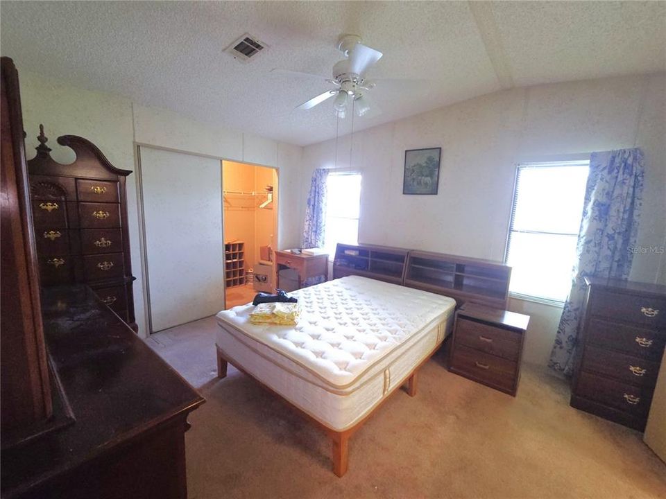 For Sale: $132,900 (2 beds, 2 baths, 1040 Square Feet)