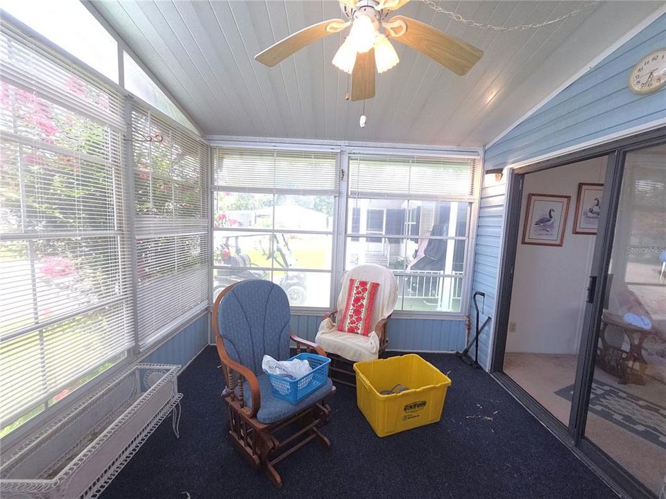 For Sale: $132,900 (2 beds, 2 baths, 1040 Square Feet)
