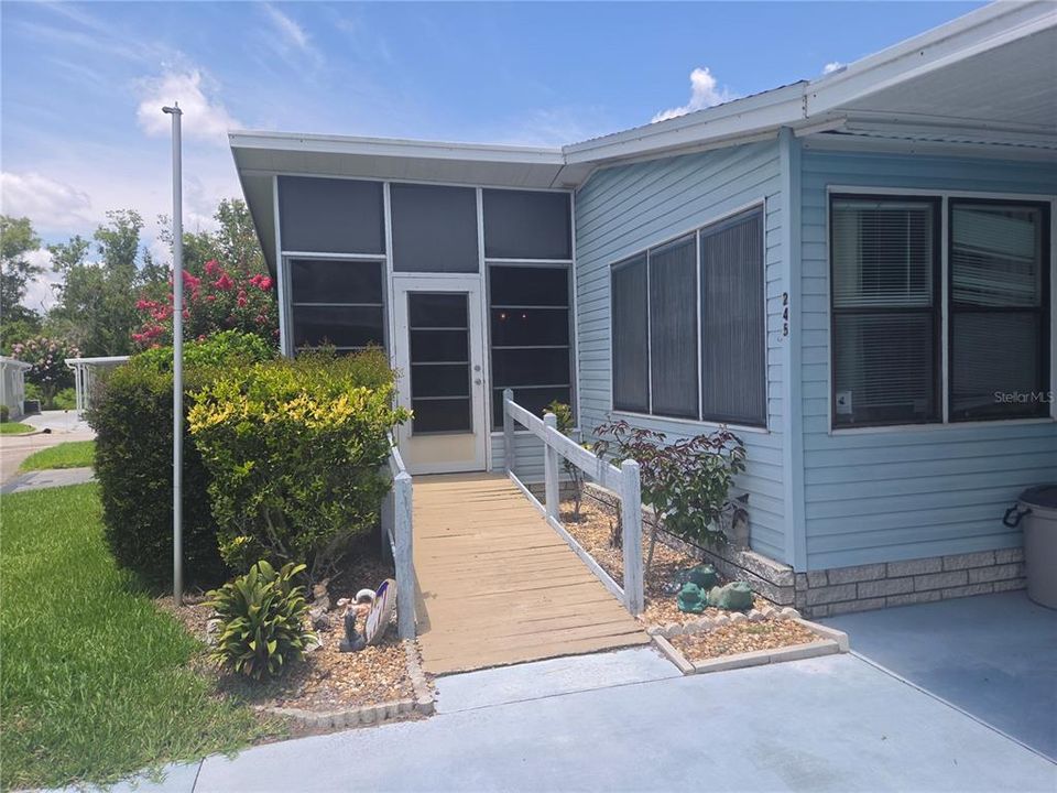 For Sale: $132,900 (2 beds, 2 baths, 1040 Square Feet)
