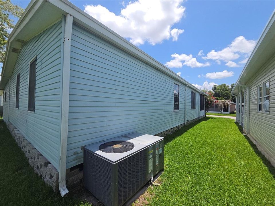 For Sale: $132,900 (2 beds, 2 baths, 1040 Square Feet)