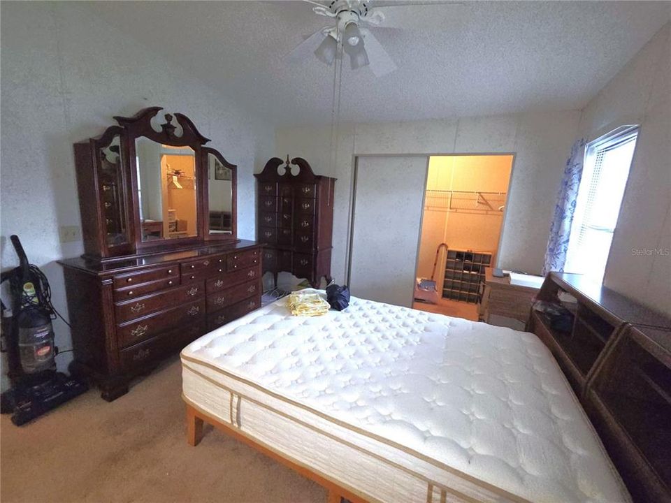 For Sale: $132,900 (2 beds, 2 baths, 1040 Square Feet)