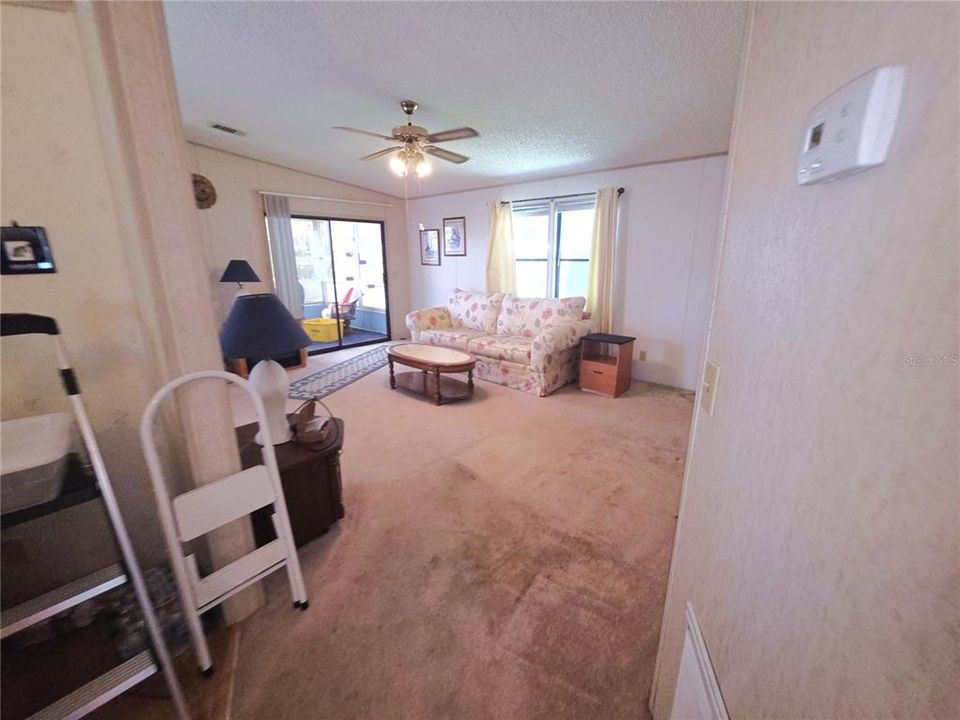 For Sale: $132,900 (2 beds, 2 baths, 1040 Square Feet)