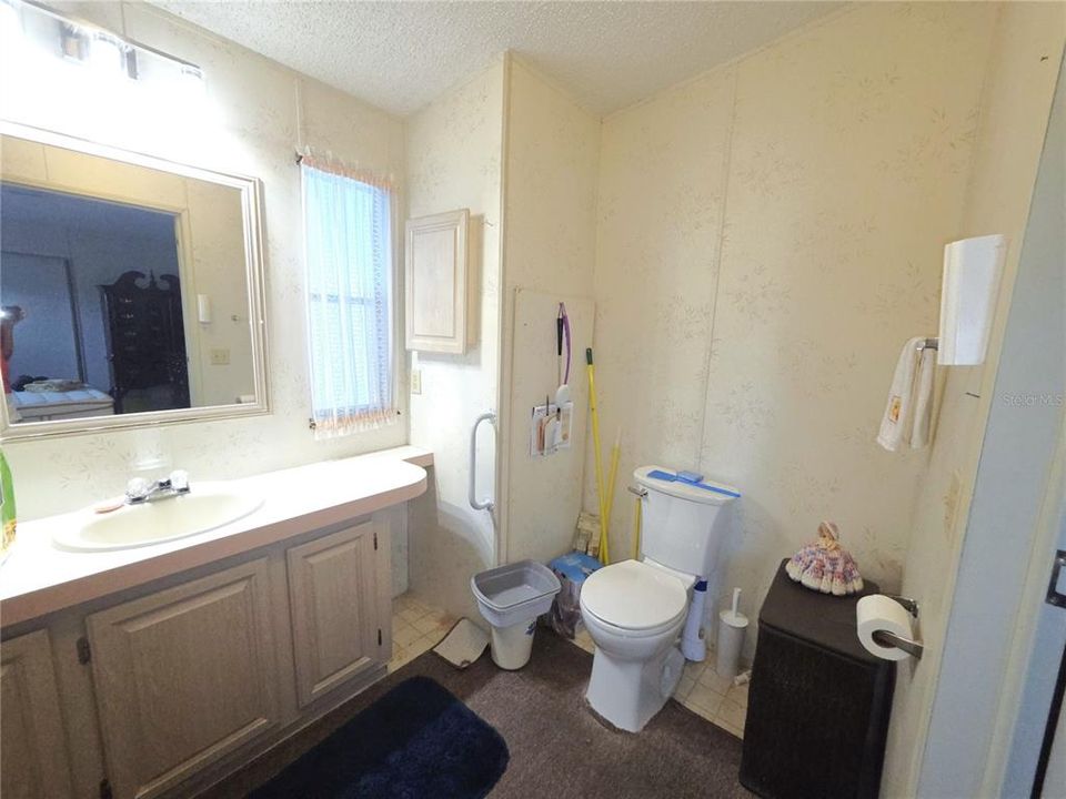 For Sale: $132,900 (2 beds, 2 baths, 1040 Square Feet)