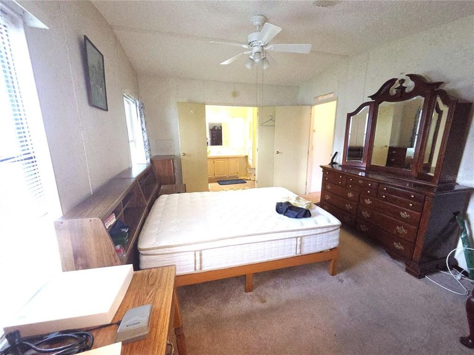 For Sale: $132,900 (2 beds, 2 baths, 1040 Square Feet)