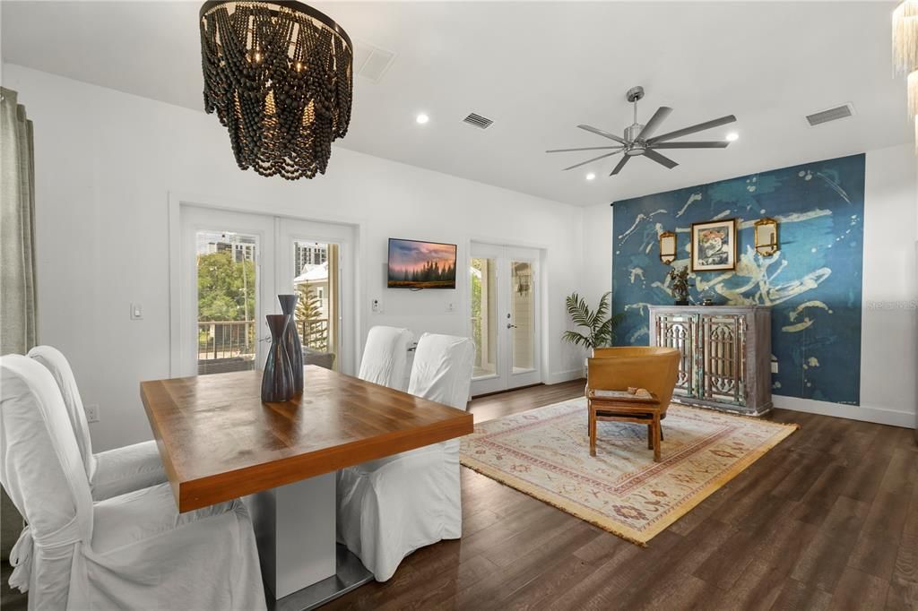 Activo con contrato: $1,049,000 (4 camas, 3 baños, 2634 Pies cuadrados)