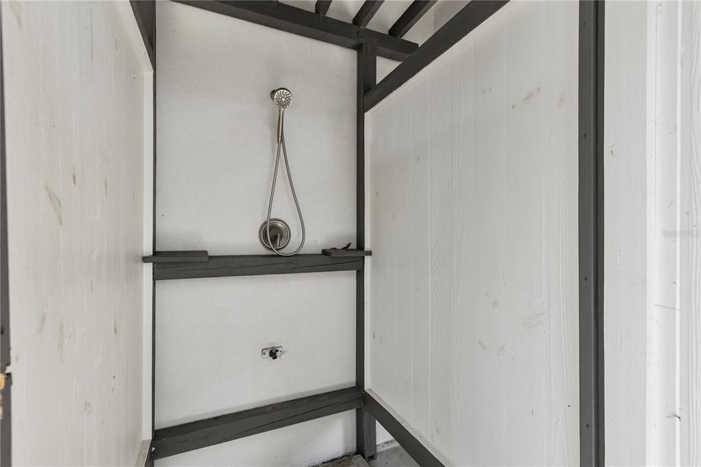 Activo con contrato: $1,049,000 (4 camas, 3 baños, 2634 Pies cuadrados)