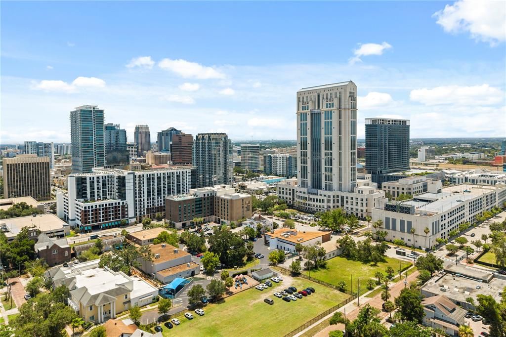 Activo con contrato: $1,049,000 (4 camas, 3 baños, 2634 Pies cuadrados)