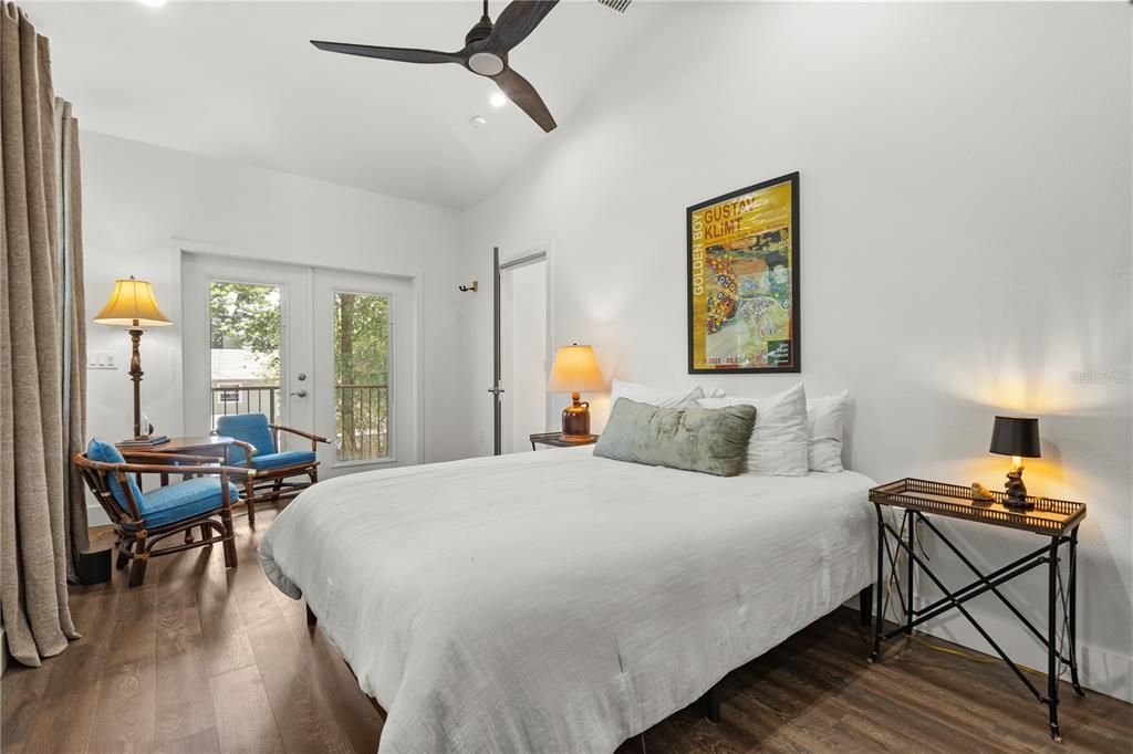 Activo con contrato: $1,049,000 (4 camas, 3 baños, 2634 Pies cuadrados)